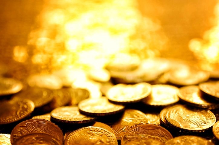 تراجعت أسعار الذهب إلى ما دون مستوى 3,300 دولار للأونصة